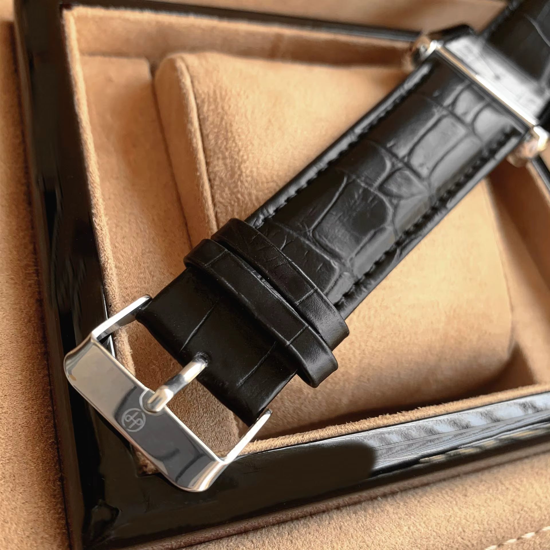 Relógio de Couro Solenne Black 38mm